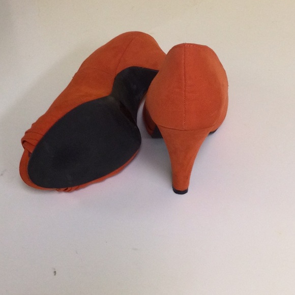 Bright and beautiful high heal - Picture 3 of 3